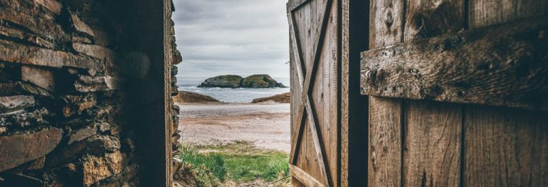 abandoned-abandoned-building-barn-2869565-e1570461991364-1024x351-768x263-1